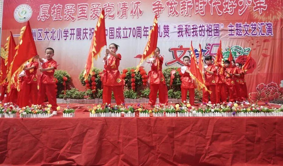 君不见高堂明镜悲白发，朝如青丝暮成雪，这首诗的意思游戏画面